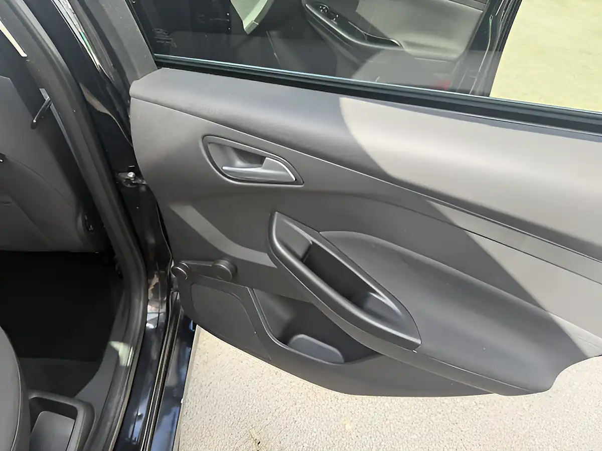 Used 2015 Ford Focus Zetec S Black - Interior and Exterior details 14