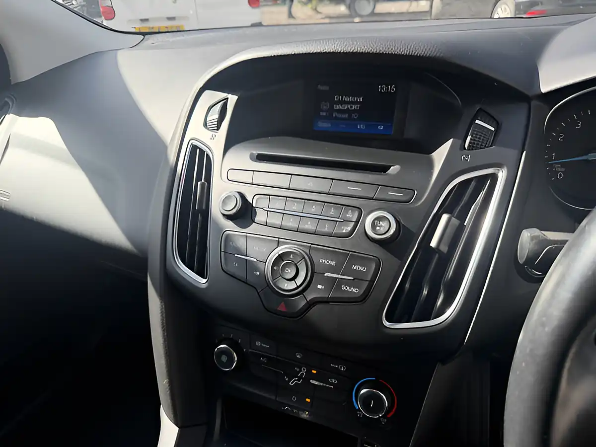 Used 2015 Ford Focus Zetec S Black - Interior and Exterior details 17
