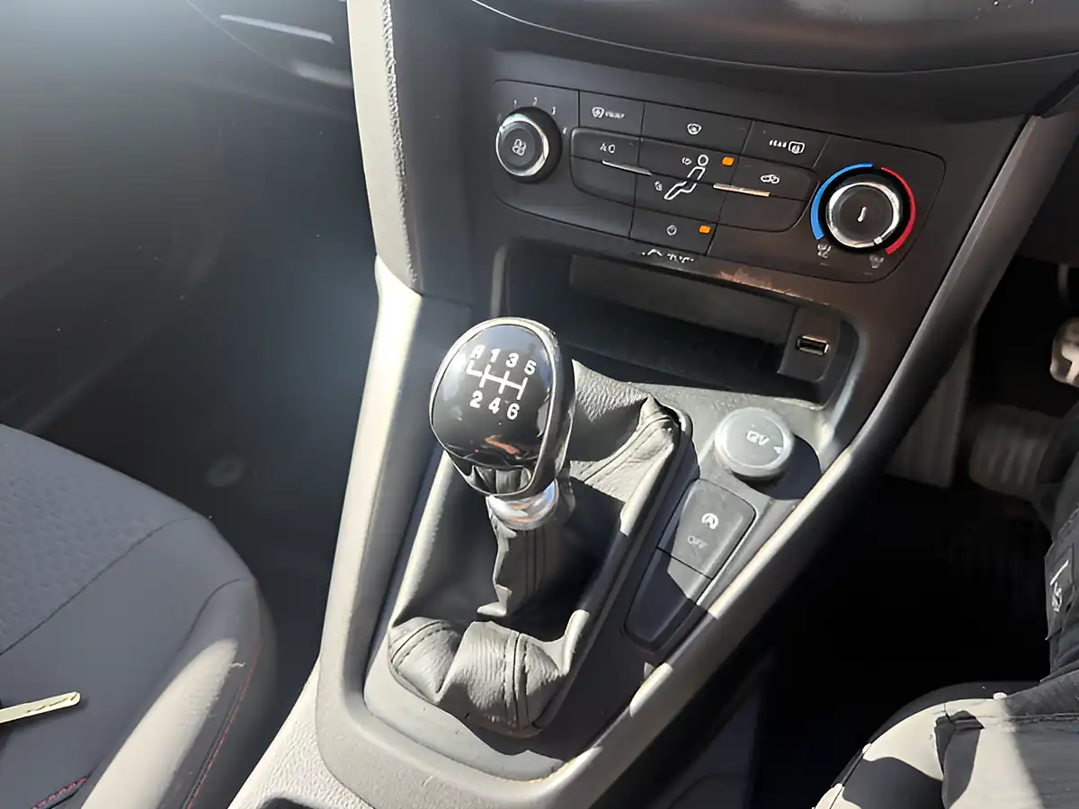 Used 2015 Ford Focus Zetec S Black - Interior and Exterior details 18