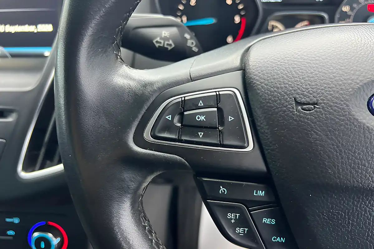 Used 2015 Ford Focus Zetec S Blue - Interior and Exterior details 15
