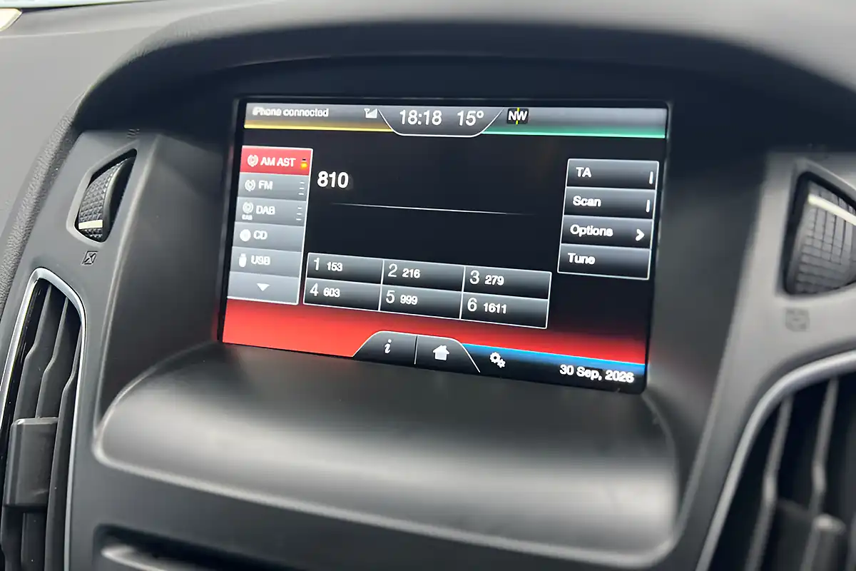 Used 2015 Ford Focus Zetec S Blue - Interior and Exterior details 19