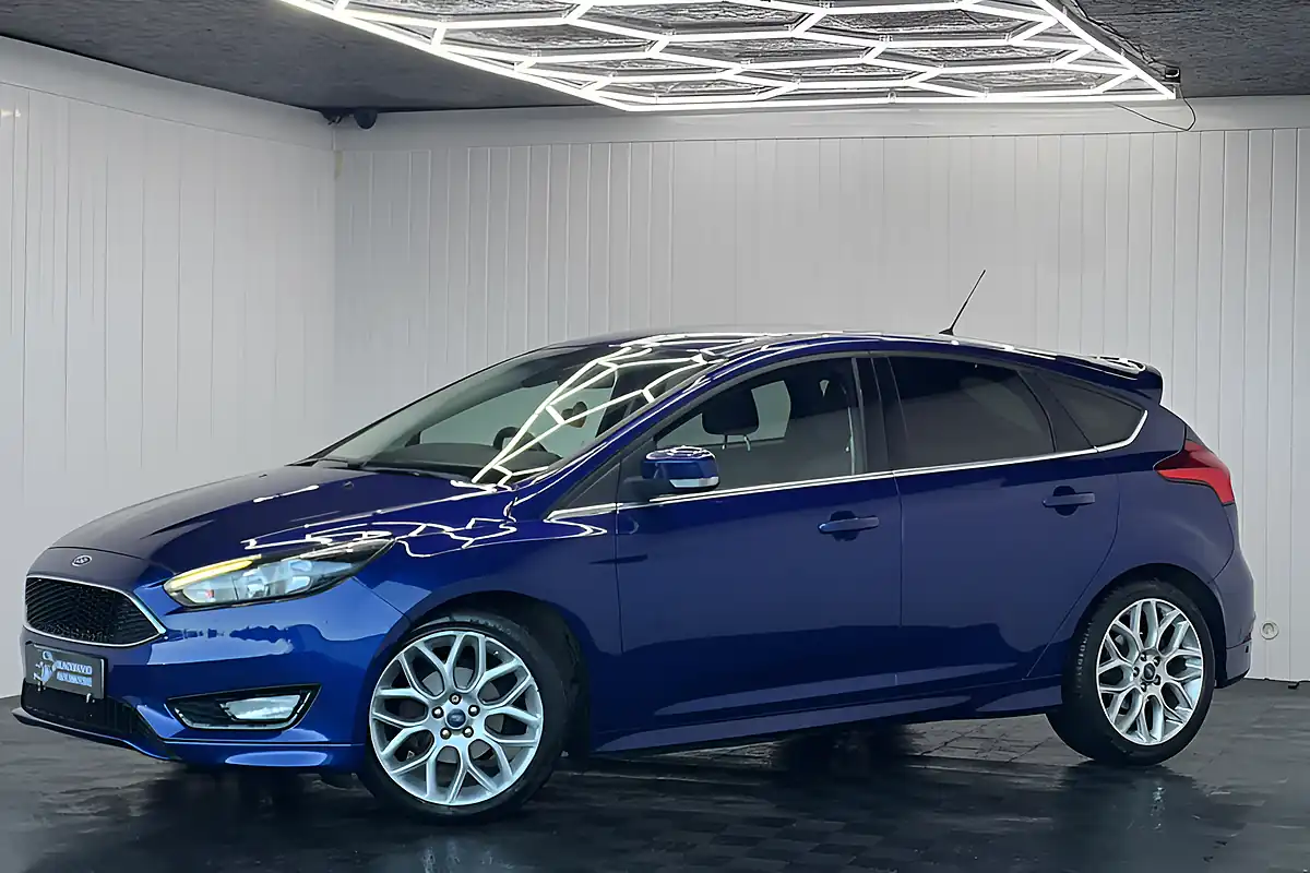 Used 2015 Ford Focus Zetec S Blue - Interior and Exterior details 6