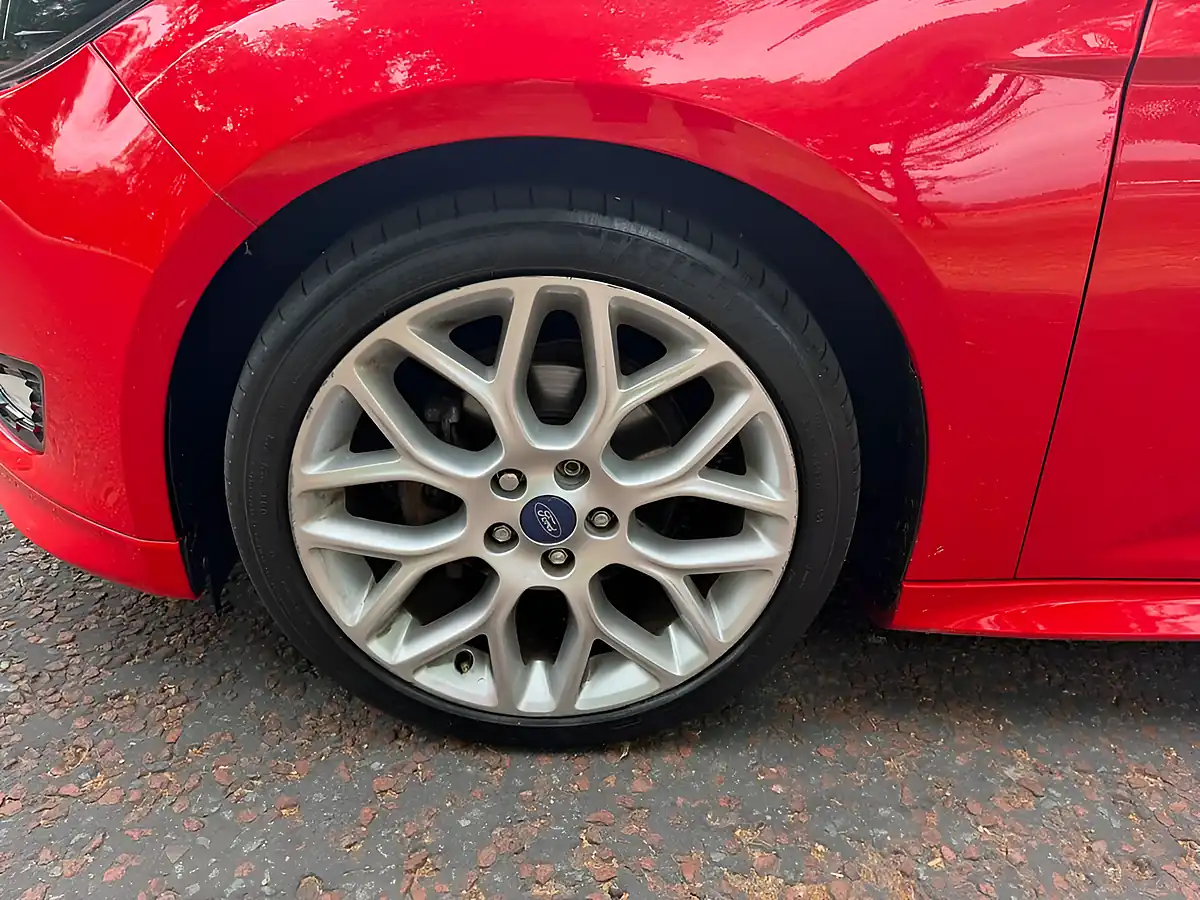 Used 2015 Ford Focus Zetec S Red - Interior and Exterior details 14