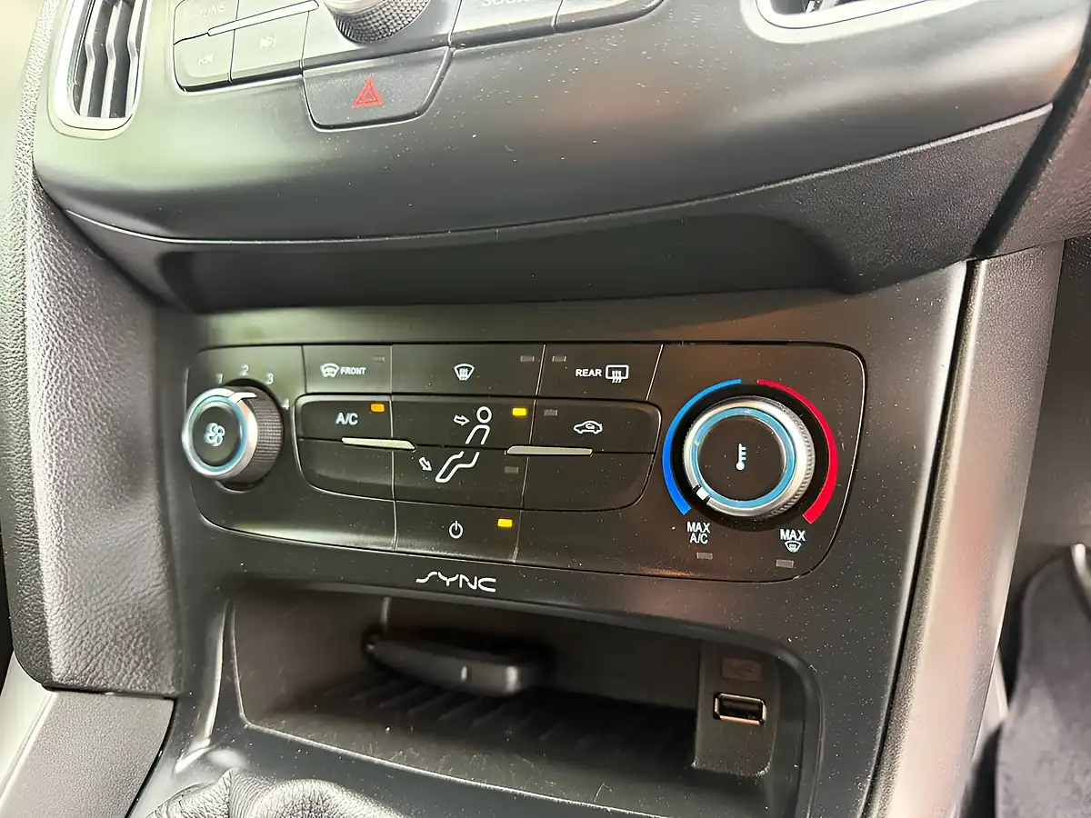 Used 2015 Ford Focus Zetec S Red - Interior and Exterior details 18