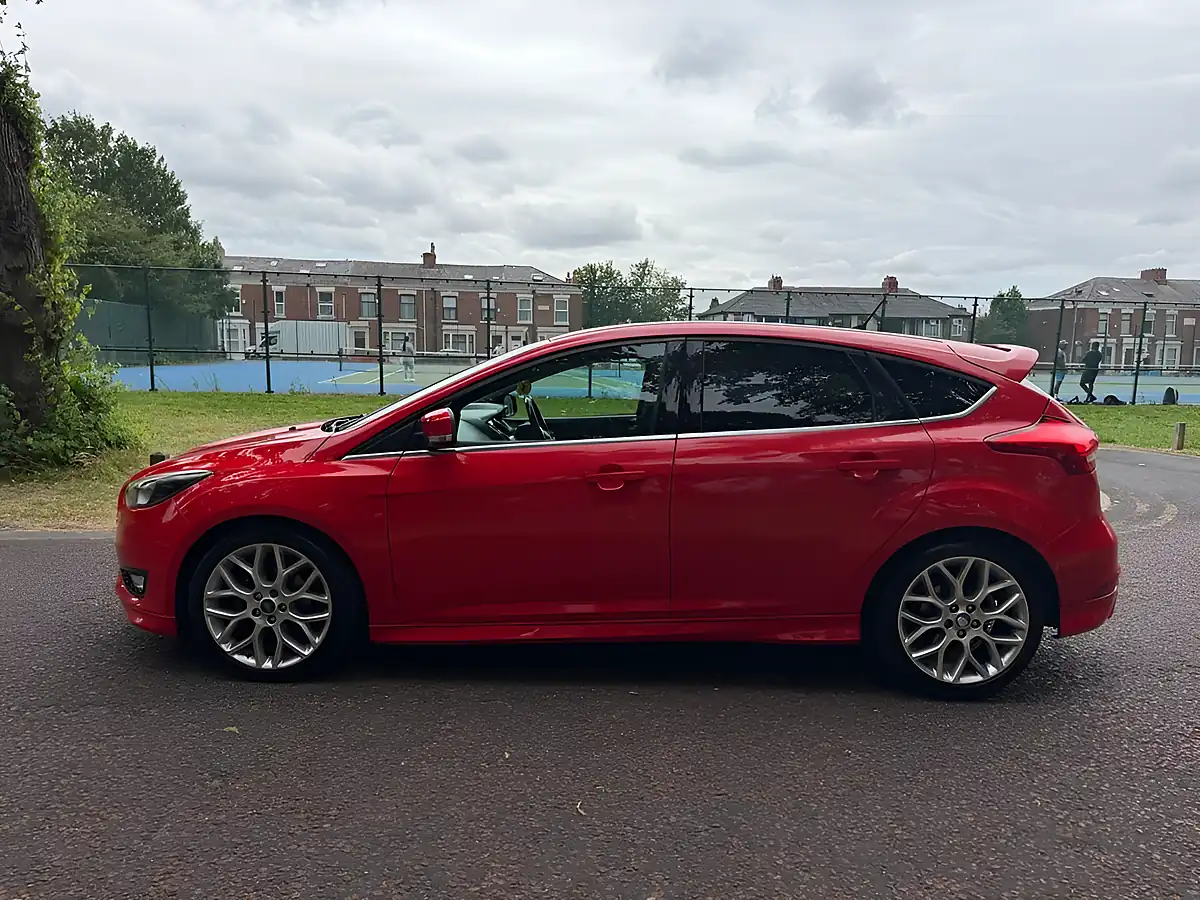 Used 2015 Ford Focus Zetec S Red - Interior and Exterior details 6