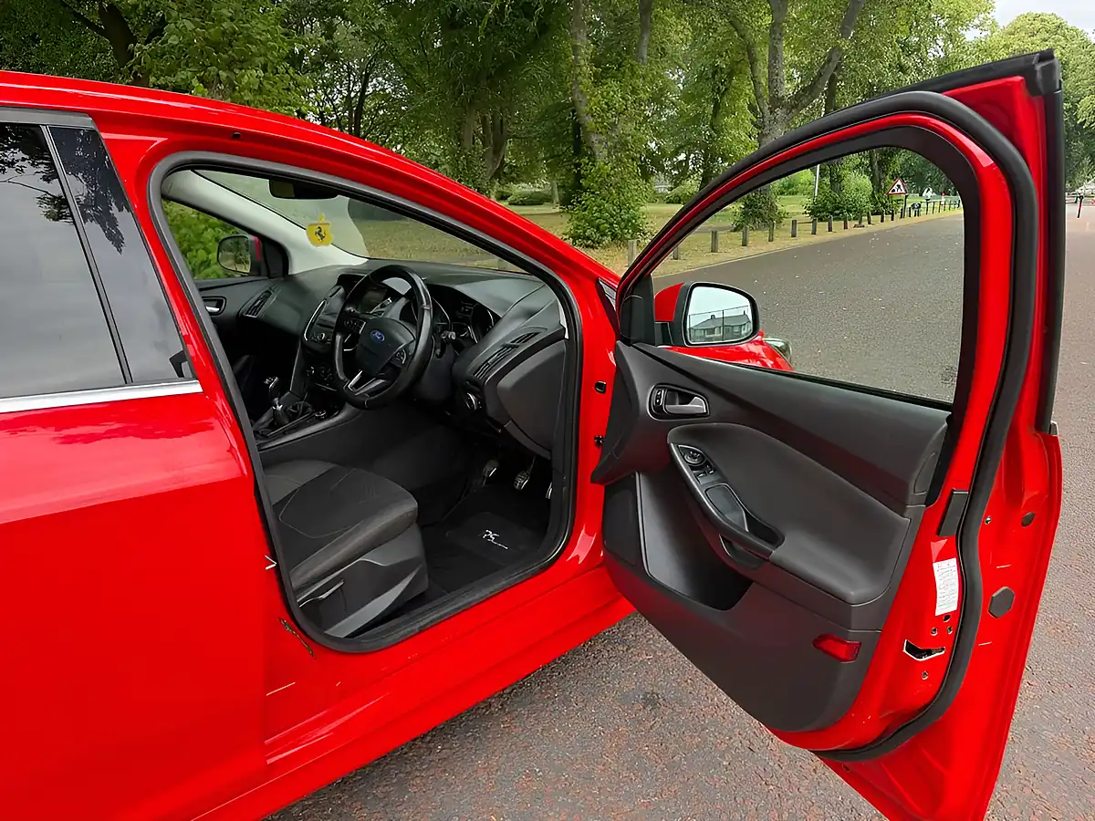 Used 2015 Ford Focus Zetec S Red - Interior and Exterior details 9