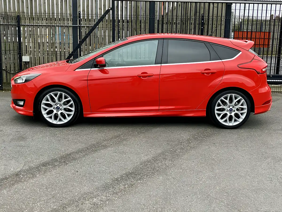 Used 2015 Ford Focus Zetec S Red - Interior and Exterior details 7