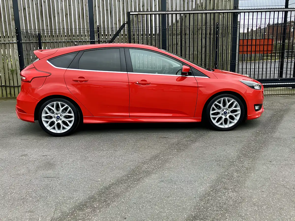 Used 2015 Ford Focus Zetec S Red - Interior and Exterior details 9