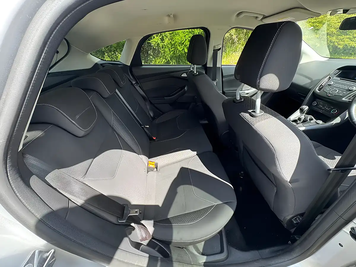 Used 2015 Ford Focus Zetec Silver - Interior and Exterior details 11