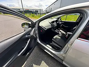 Used 2015 Ford Focus Zetec Silver - Interior and Exterior details 13
