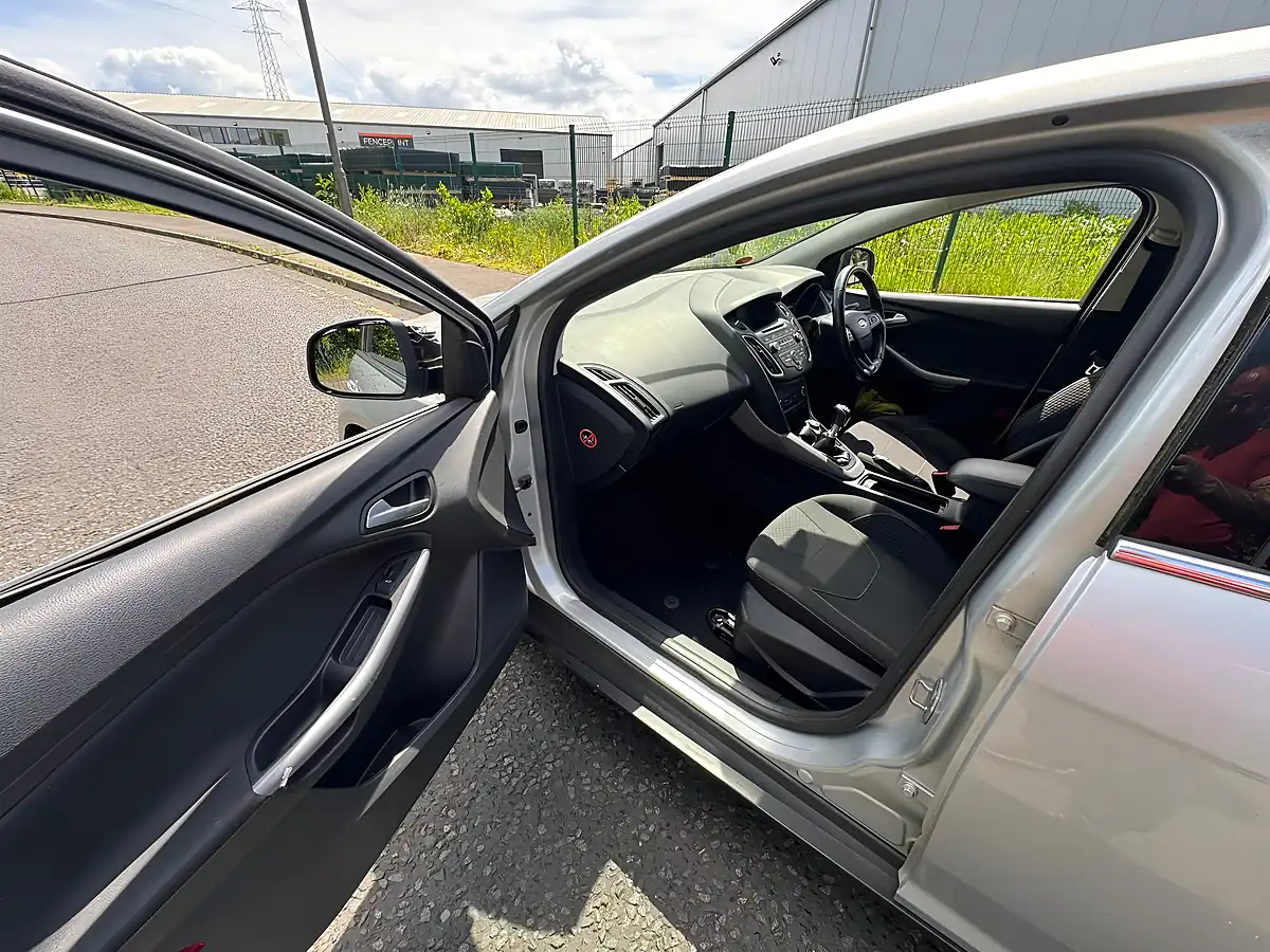Used 2015 Ford Focus Zetec Silver - Interior and Exterior details 13