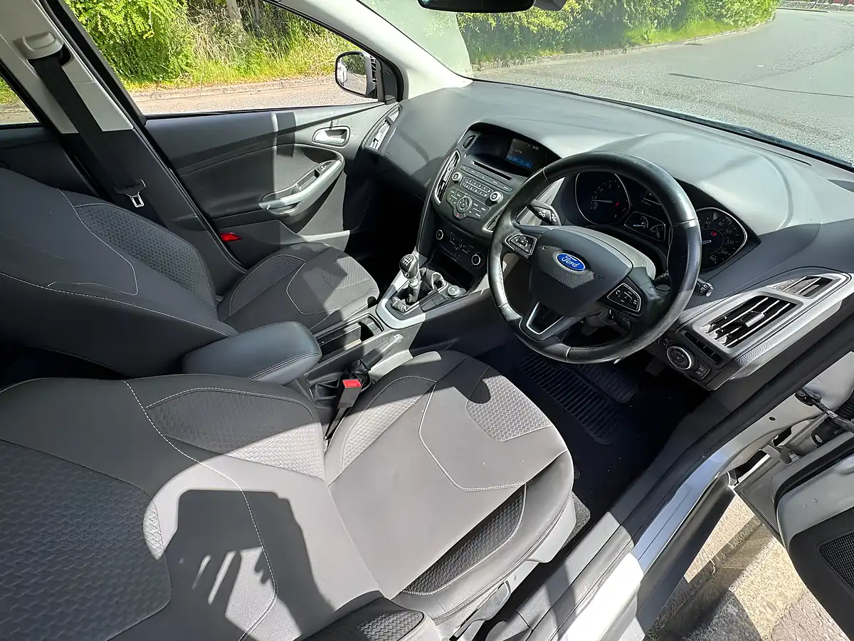 Used 2015 Ford Focus Zetec Silver - Interior and Exterior details 15