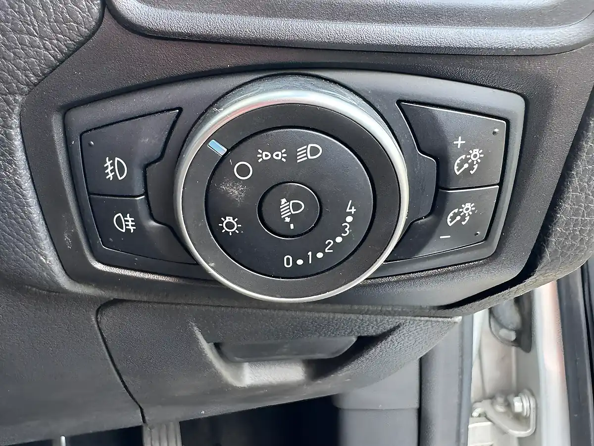 Used 2015 Ford Focus Zetec Silver - Interior and Exterior details 16