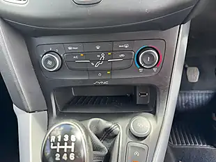 Used 2015 Ford Focus Zetec Silver - Interior and Exterior details 17