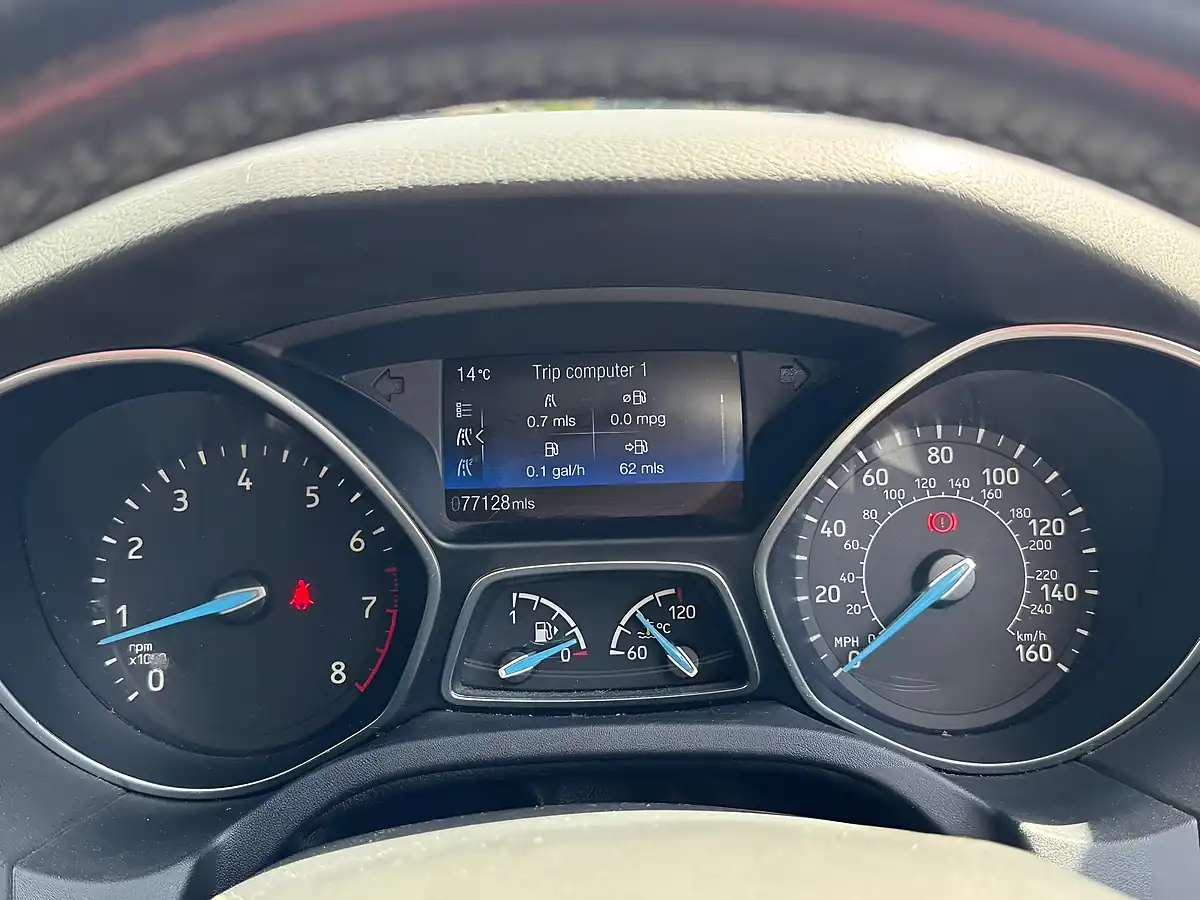 Used 2015 Ford Focus Zetec Silver - Interior and Exterior details 19