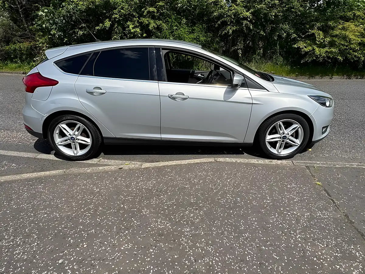 Used 2015 Ford Focus Zetec Silver - Interior and Exterior details 4