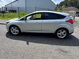 Used 2015 Ford Focus Zetec Silver - Interior and Exterior details 5