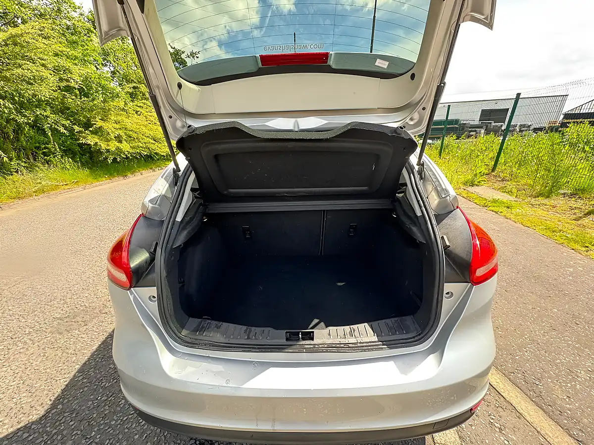 Used 2015 Ford Focus Zetec Silver - Interior and Exterior details 8