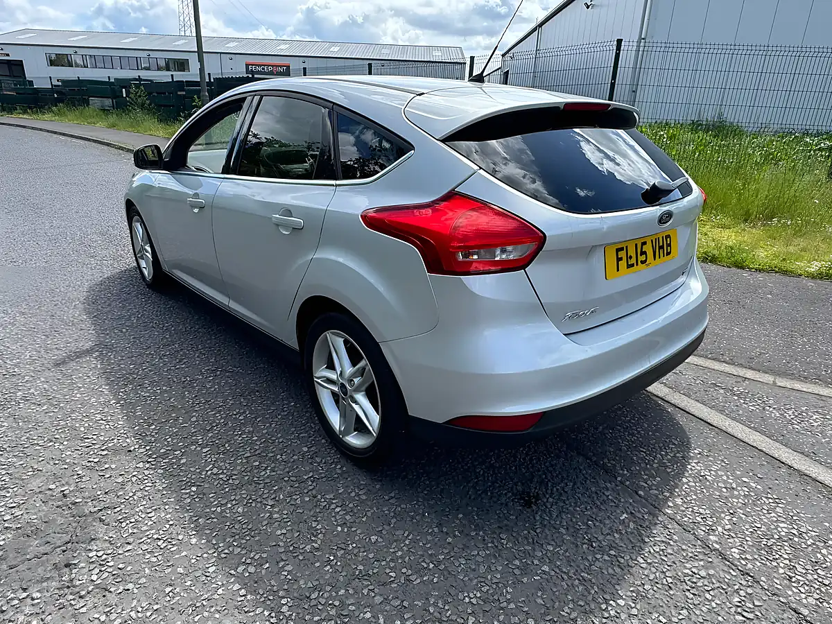 Used 2015 Ford Focus Zetec Silver - Interior and Exterior details 9