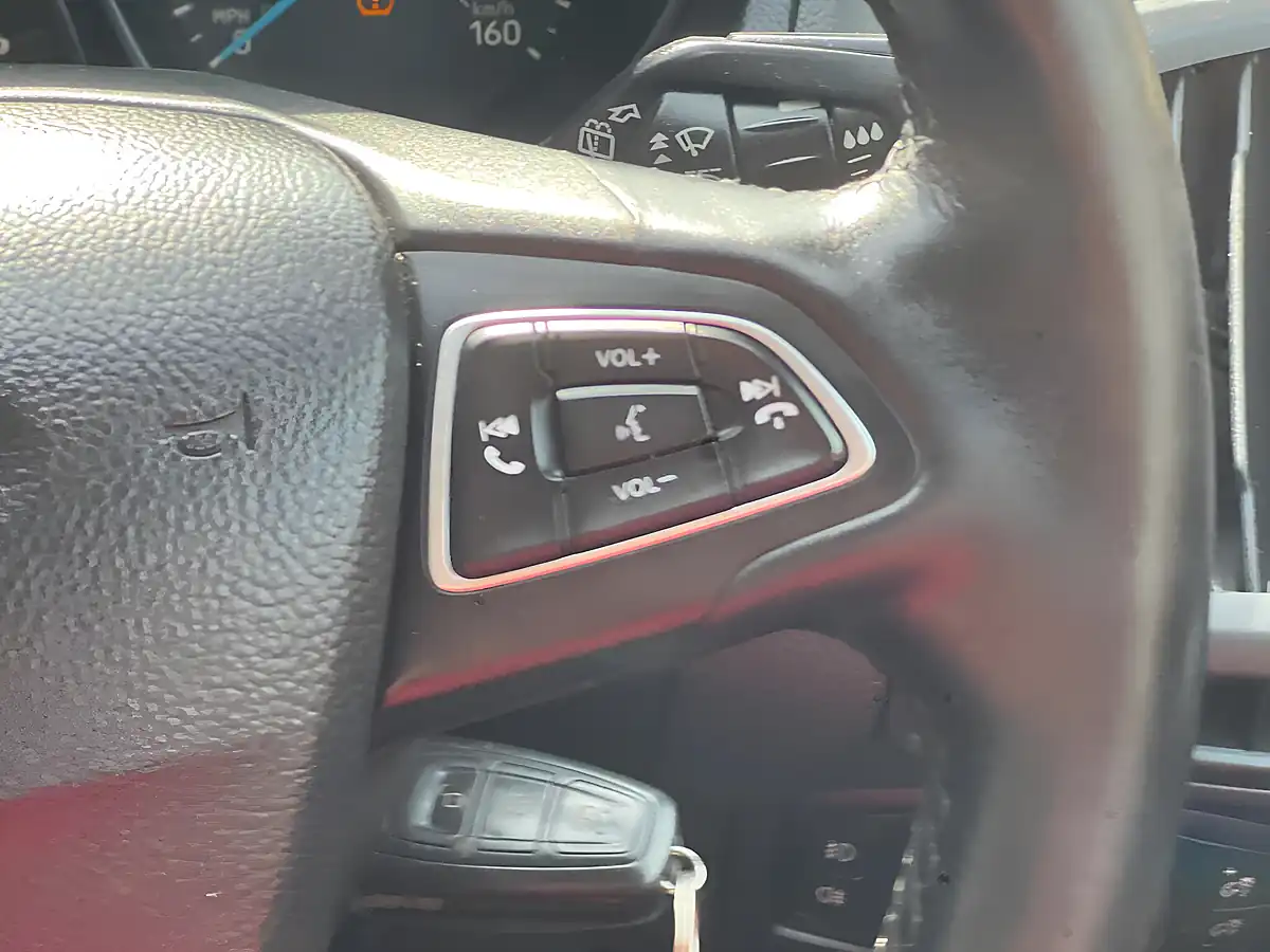 Used 2015 Ford Focus Zetec Silver - Interior and Exterior details 11