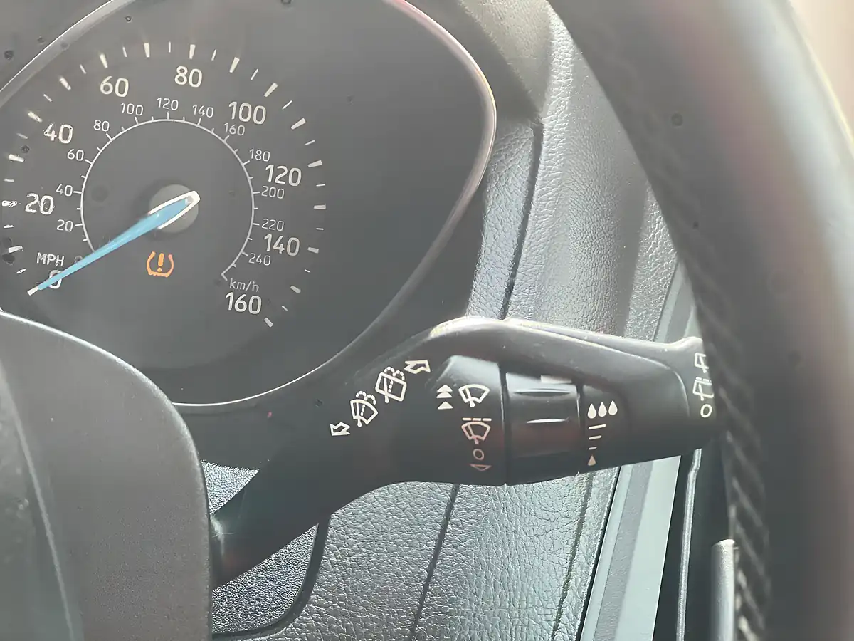 Used 2015 Ford Focus Zetec Silver - Interior and Exterior details 12