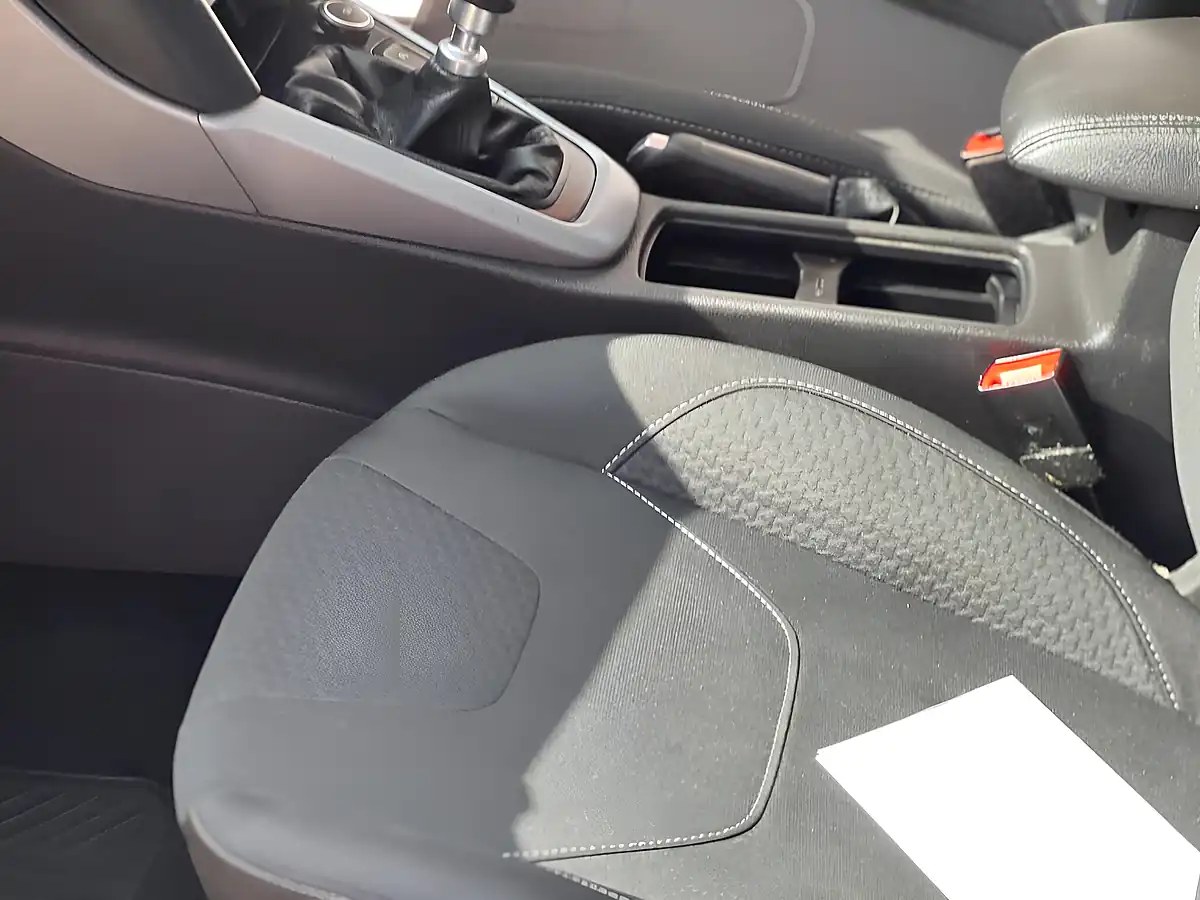 Used 2015 Ford Focus Zetec Silver - Interior and Exterior details 18