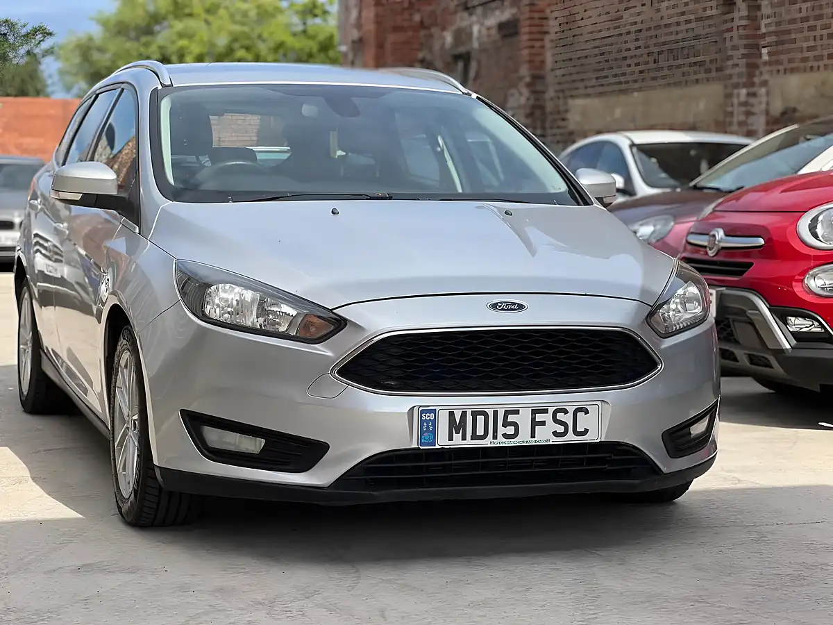 Used 2015 Ford Focus Zetec Silver - Interior and Exterior details 19