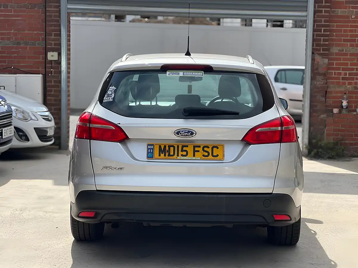 Used 2015 Ford Focus Zetec Silver - Interior and Exterior details 4