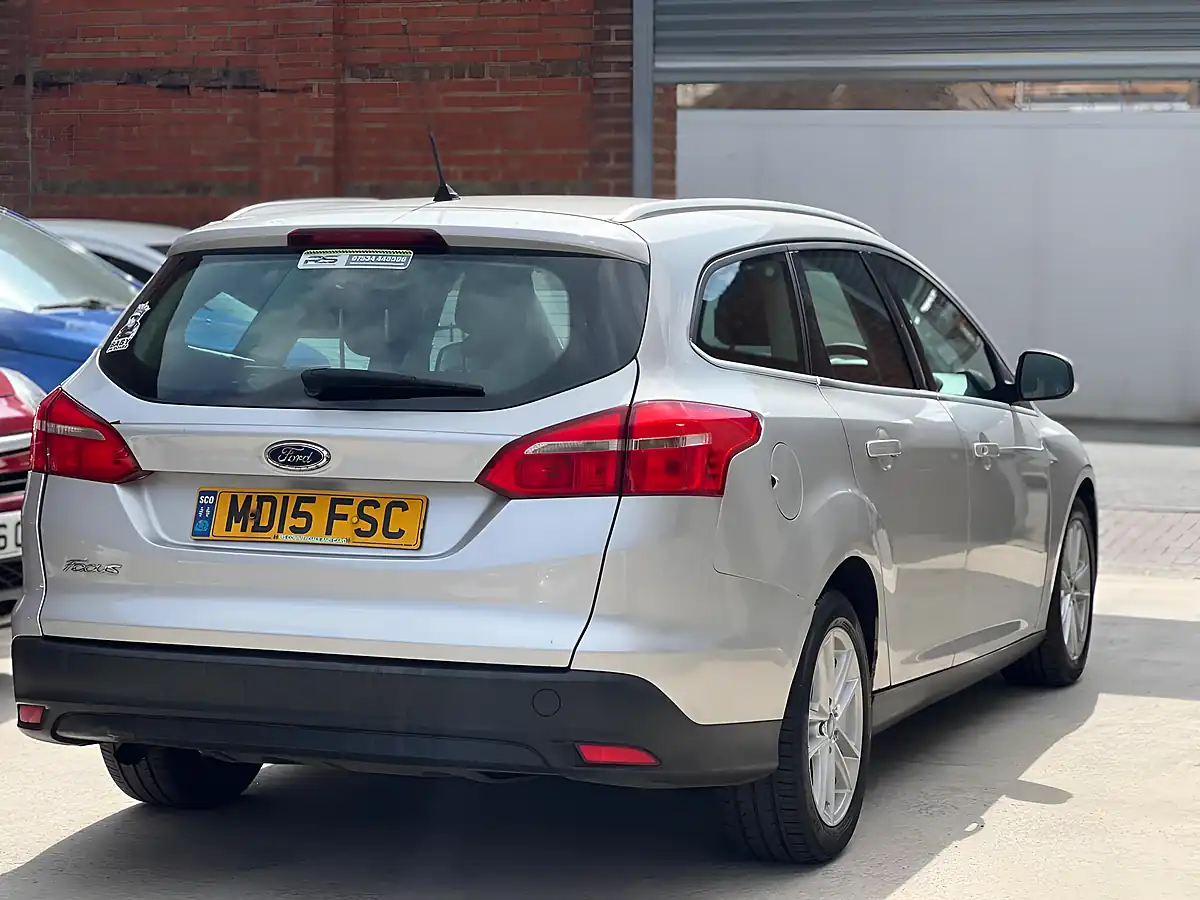 Used 2015 Ford Focus Zetec Silver - Interior and Exterior details 5