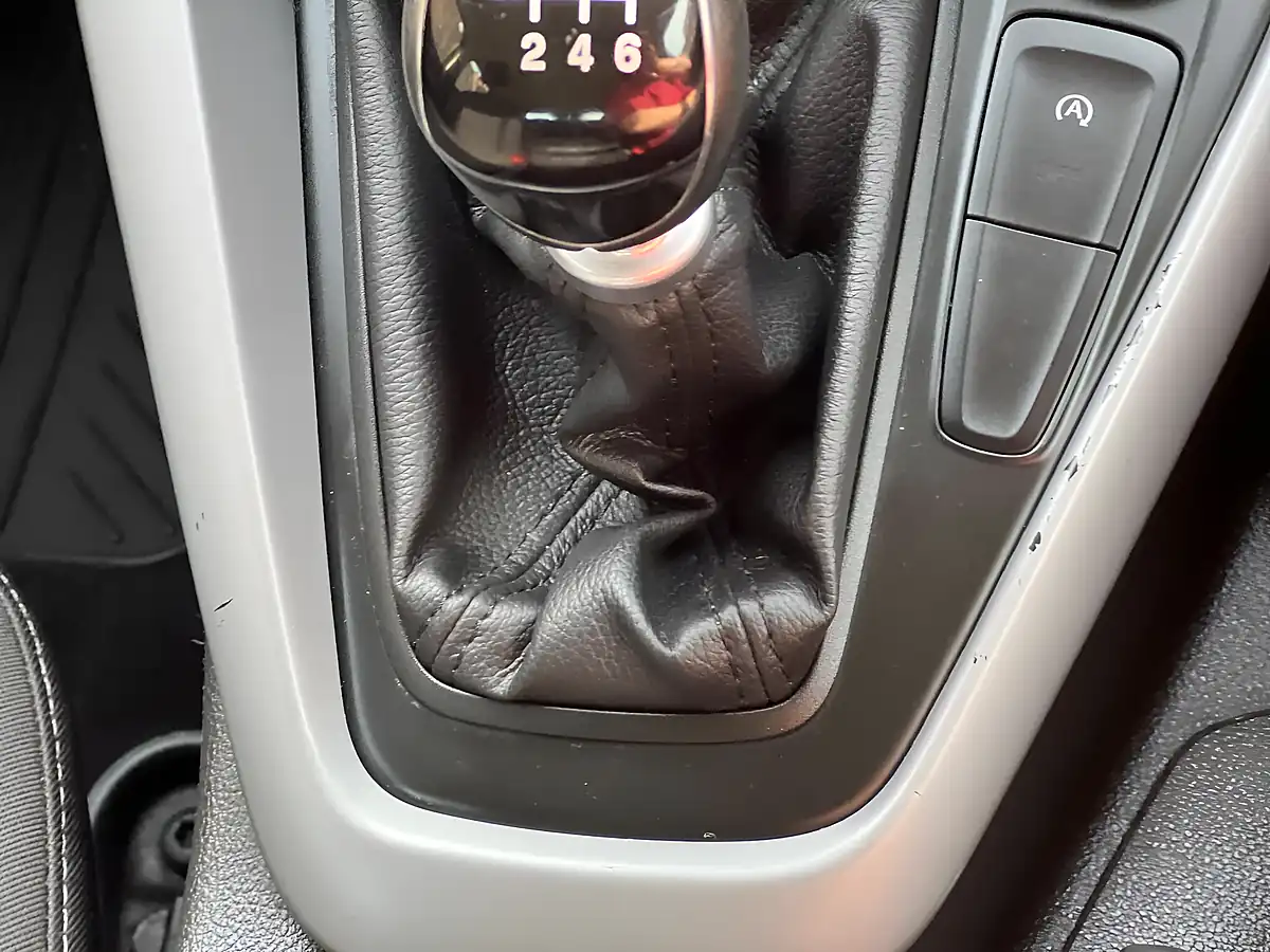 Used 2015 Ford Focus Zetec Silver - Interior and Exterior details 9