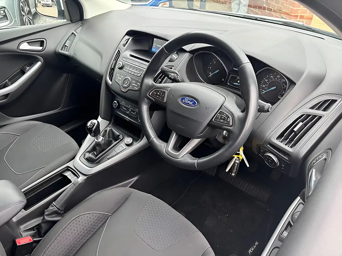 Used 2015 Ford Focus Zetec White - Interior and Exterior details 10