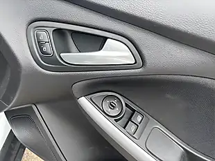 Used 2015 Ford Focus Zetec White - Interior and Exterior details 11