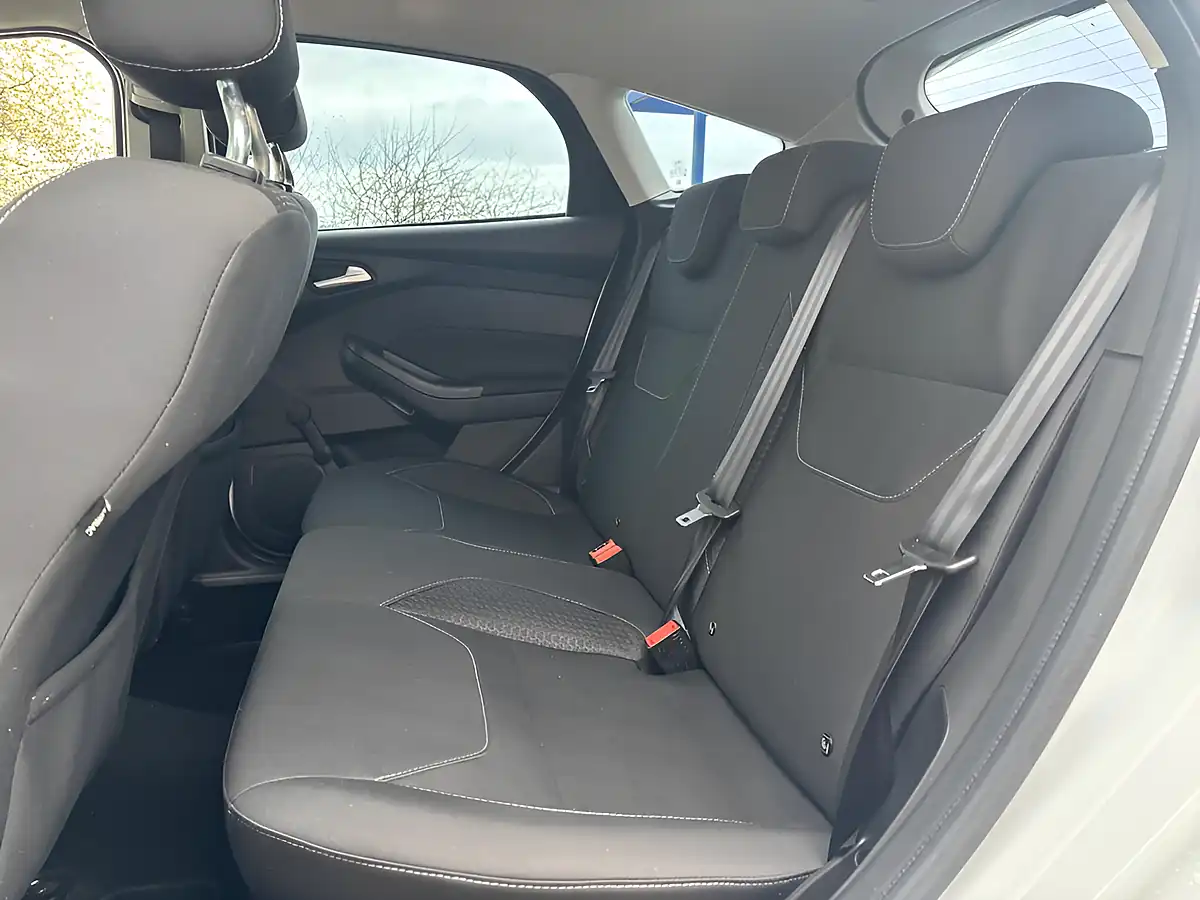 Used 2015 Ford Focus Zetec White - Interior and Exterior details 14