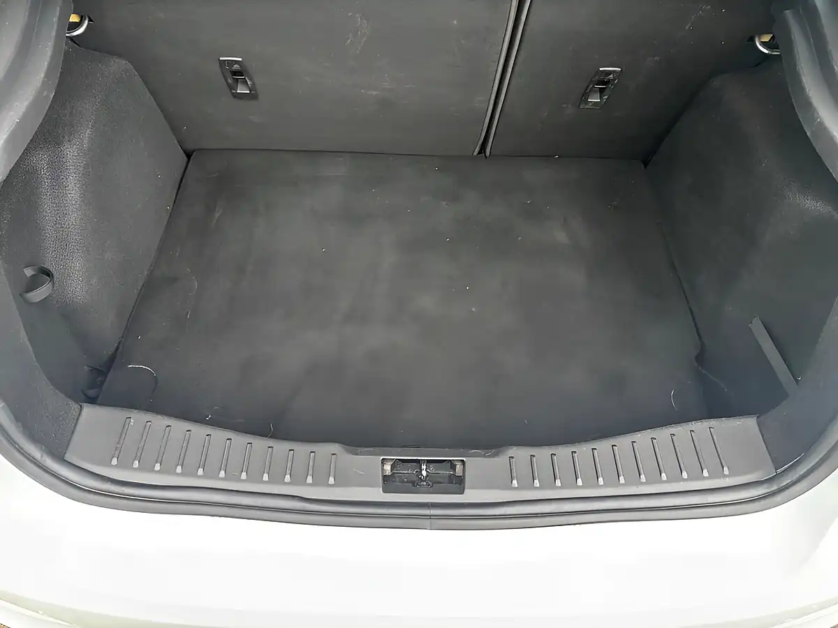 Used 2015 Ford Focus Zetec White - Interior and Exterior details 15