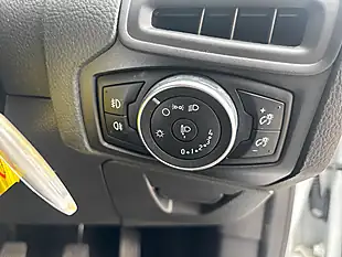 Used 2015 Ford Focus Zetec White - Interior and Exterior details 17