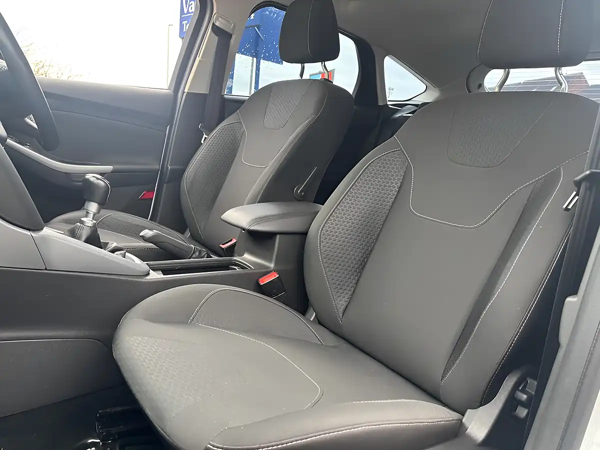 Used 2015 Ford Focus Zetec White - Interior and Exterior details 19