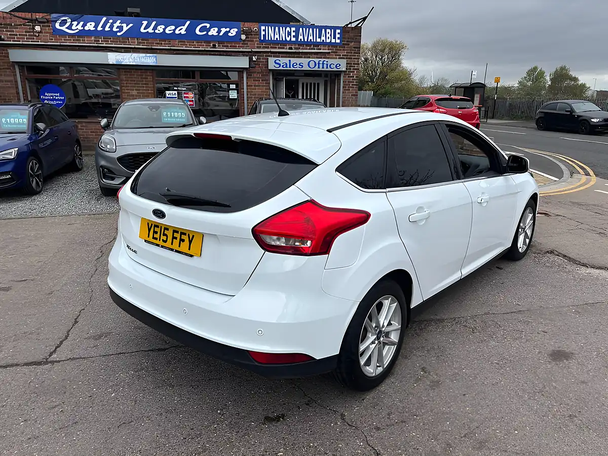 Used 2015 Ford Focus Zetec White - Interior and Exterior details 5