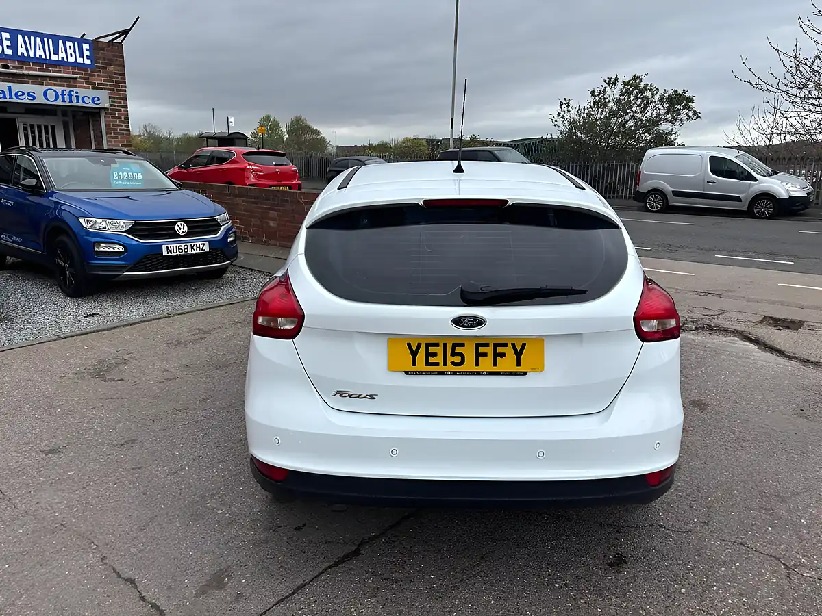 Used 2015 Ford Focus Zetec White - Interior and Exterior details 6