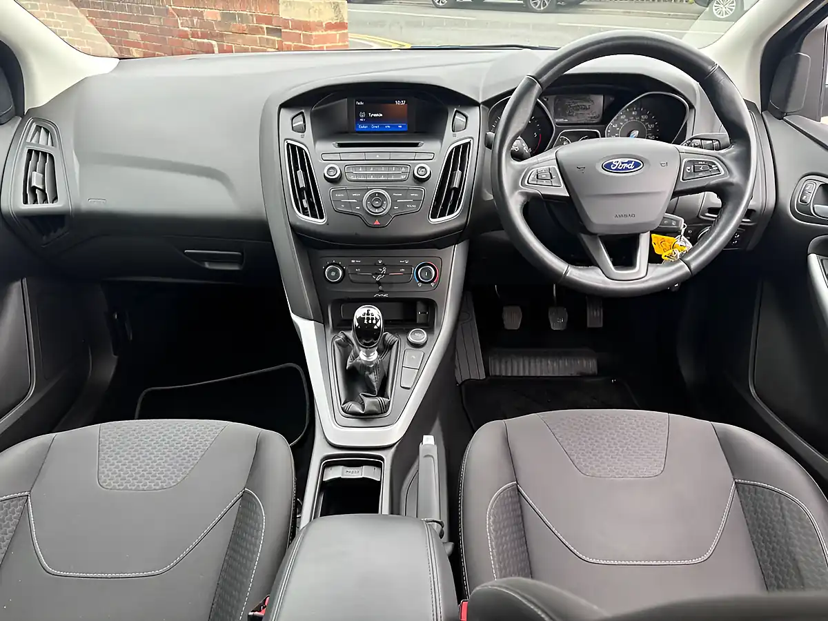 Used 2015 Ford Focus Zetec White - Interior and Exterior details 8