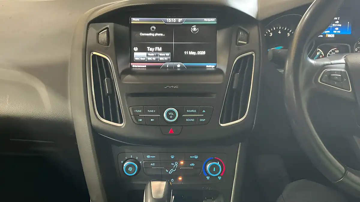 Used 2015 Ford Focus Zetec White - Interior and Exterior details 10