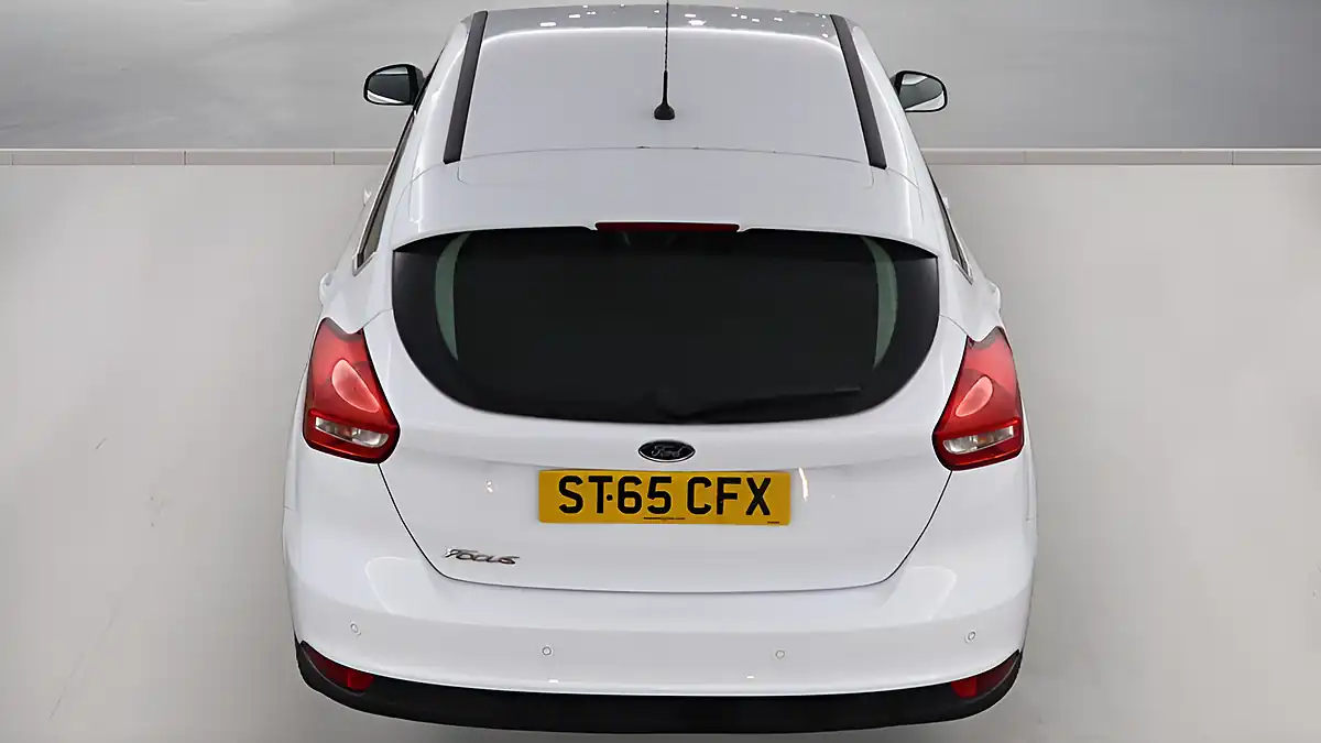 Used 2015 Ford Focus Zetec White - Interior and Exterior details 6
