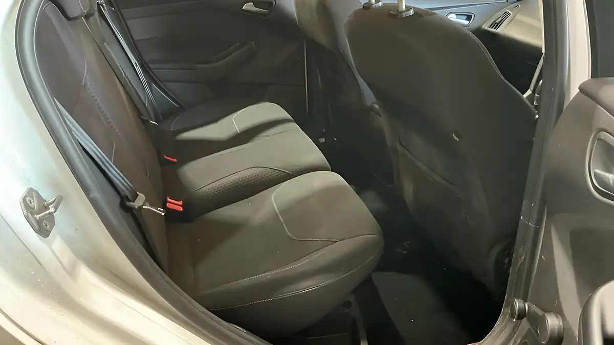 Used 2015 Ford Focus Zetec White - Interior and Exterior details 8