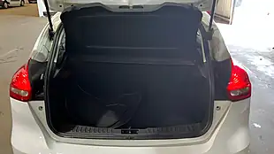 Used 2015 Ford Focus Zetec White - Interior and Exterior details 9