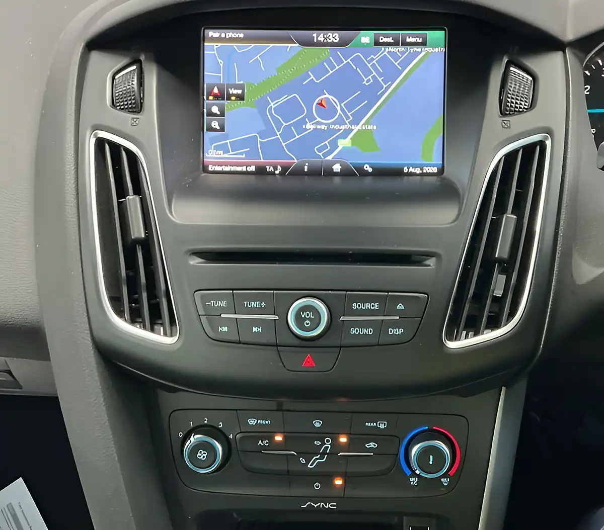 Used 2015 Ford Focus Zetec White - Interior and Exterior details 11