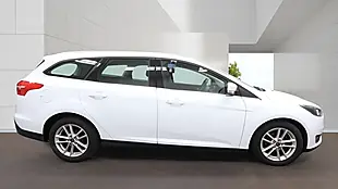 Used 2015 Ford Focus Zetec White - Interior and Exterior details 5