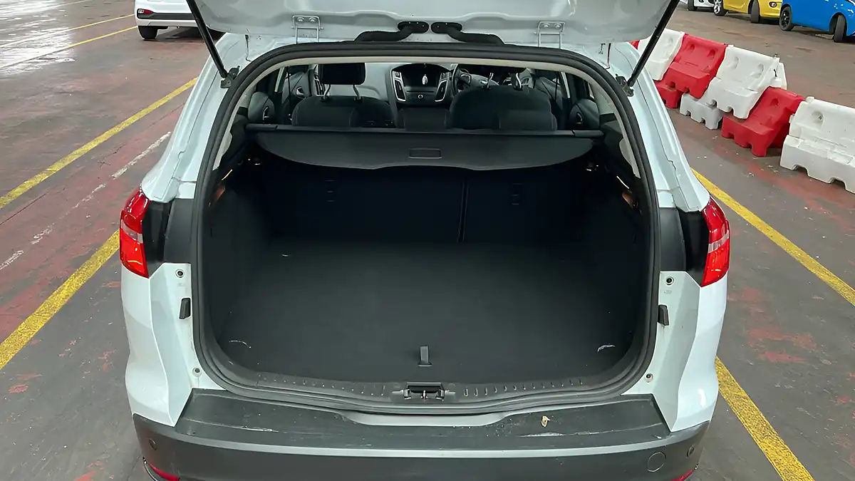 Used 2015 Ford Focus Zetec White - Interior and Exterior details 8