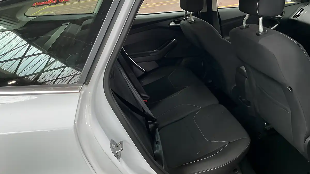 Used 2015 Ford Focus Zetec White - Interior and Exterior details 9