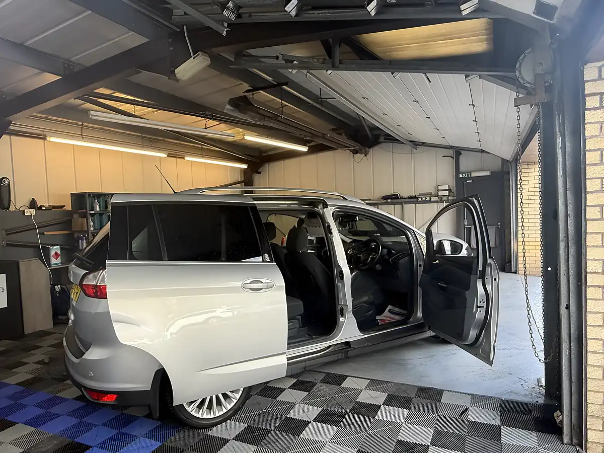 Used 2015 Ford Grand C-Max Titanium Moondust Silver Metallic - Interior and Exterior details 5