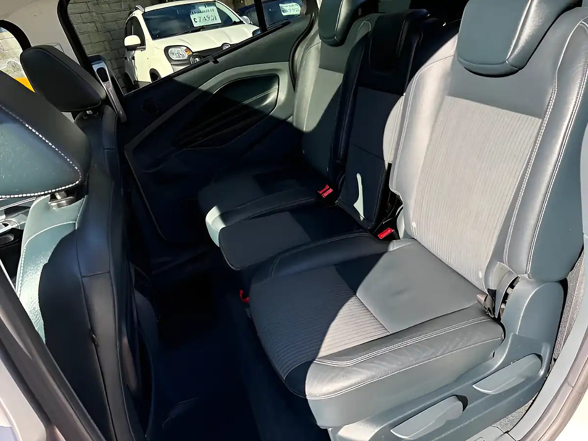 Used 2015 Ford Grand C-Max Titanium X Silver - Interior and Exterior details 12