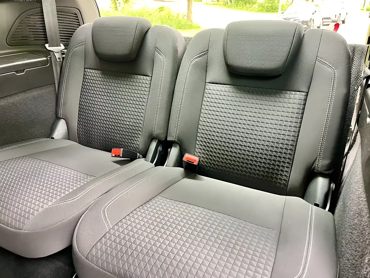 Used 2015 Ford Grand C-Max Zetec Red - Interior and Exterior details 10